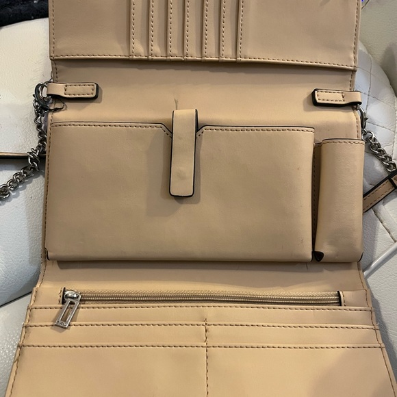 Guess Wallet - Picture 7 of 16